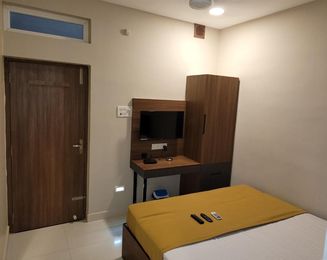 M Square Hotel Vellore Exterior foto