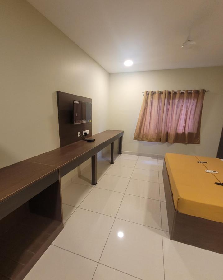 M Square Hotel Vellore Exterior foto
