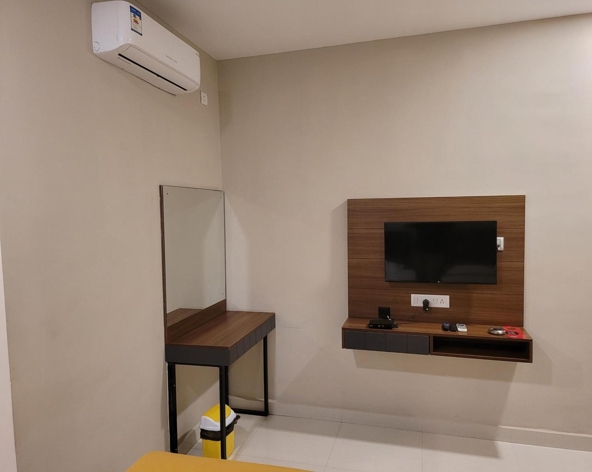 M Square Hotel Vellore Cameră foto