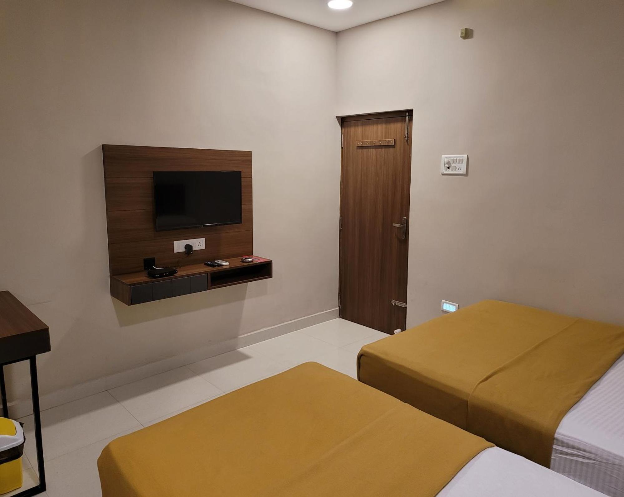 M Square Hotel Vellore Cameră foto