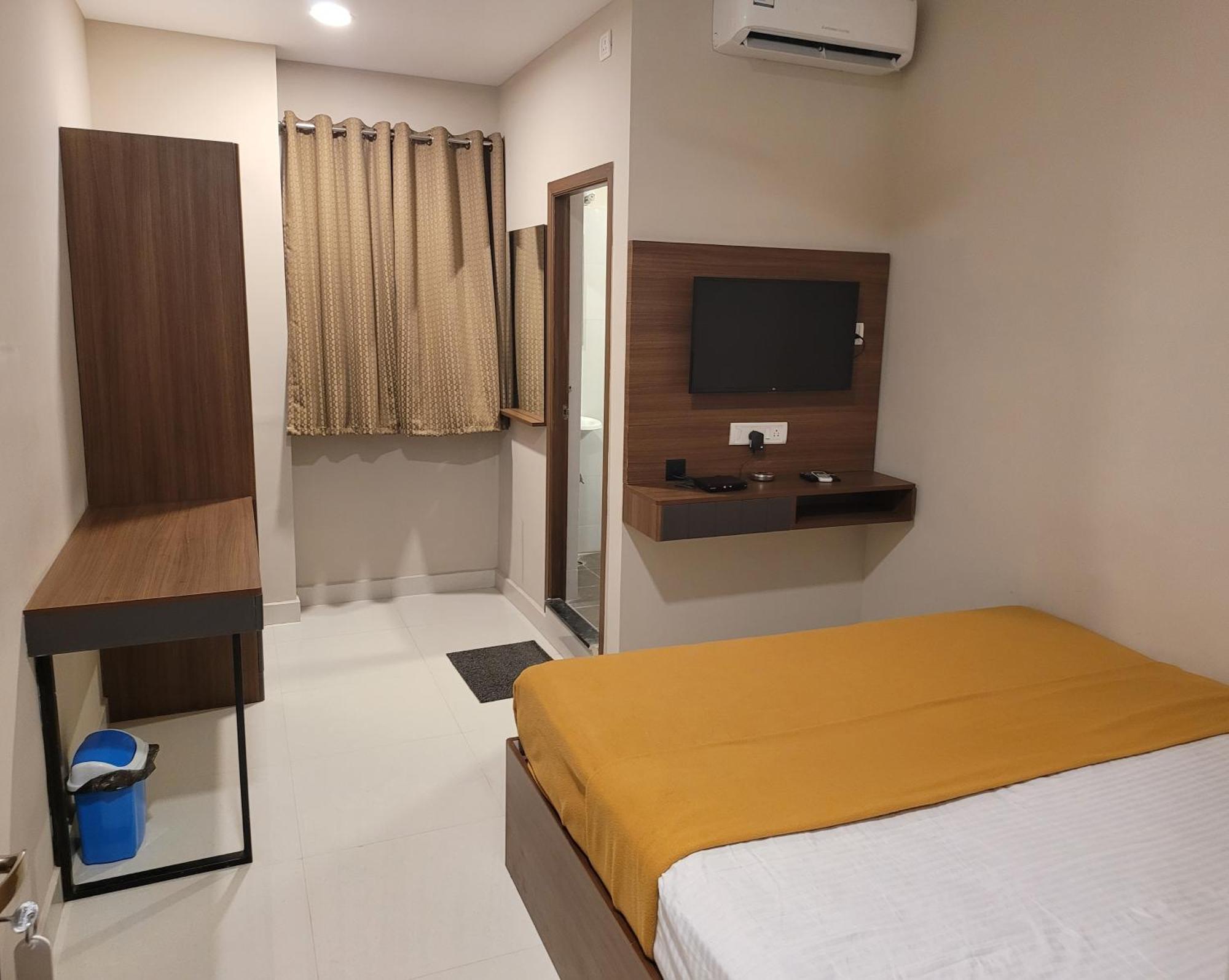 M Square Hotel Vellore Cameră foto